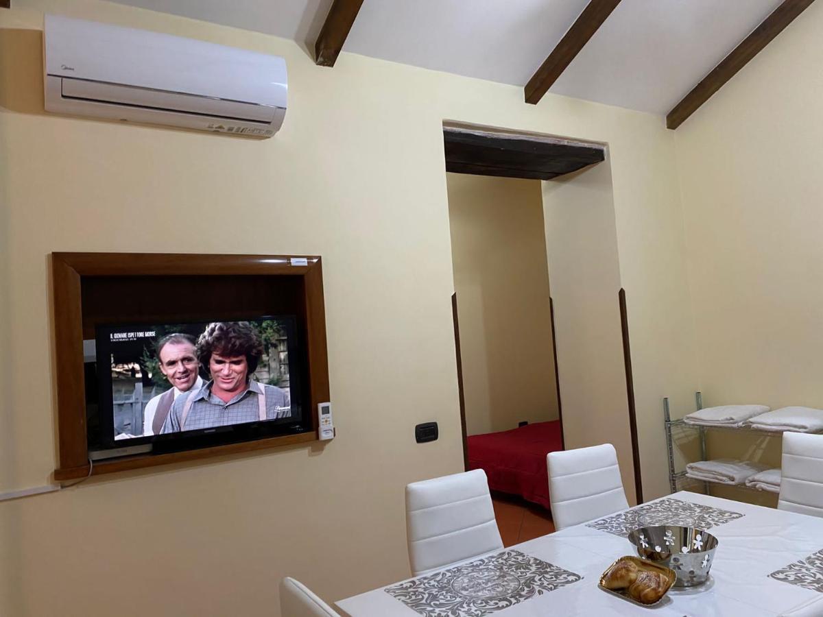 In Love: Vicoletto Dei Presepi Napels